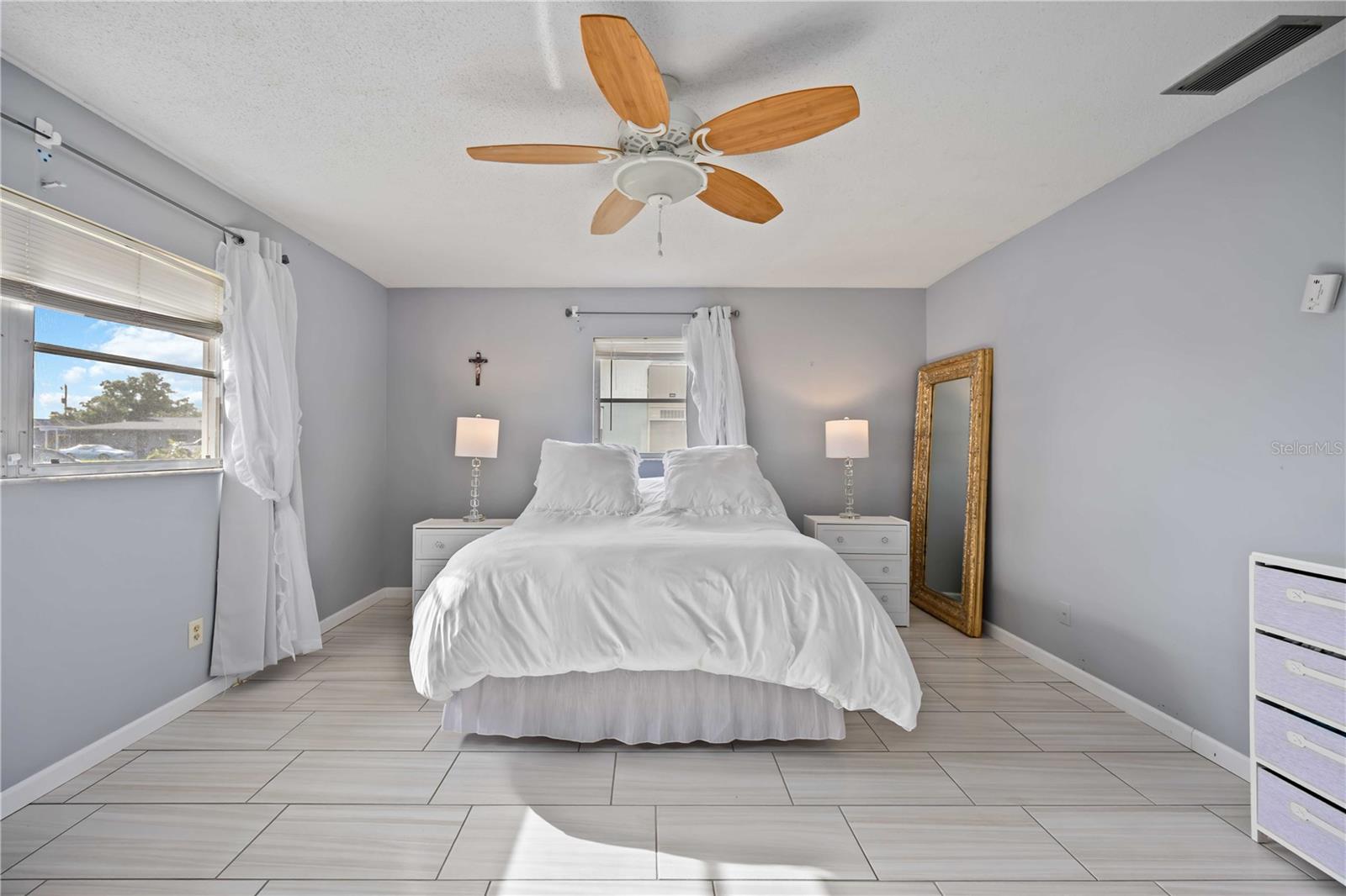 181 SANDHURST DR — photo 33