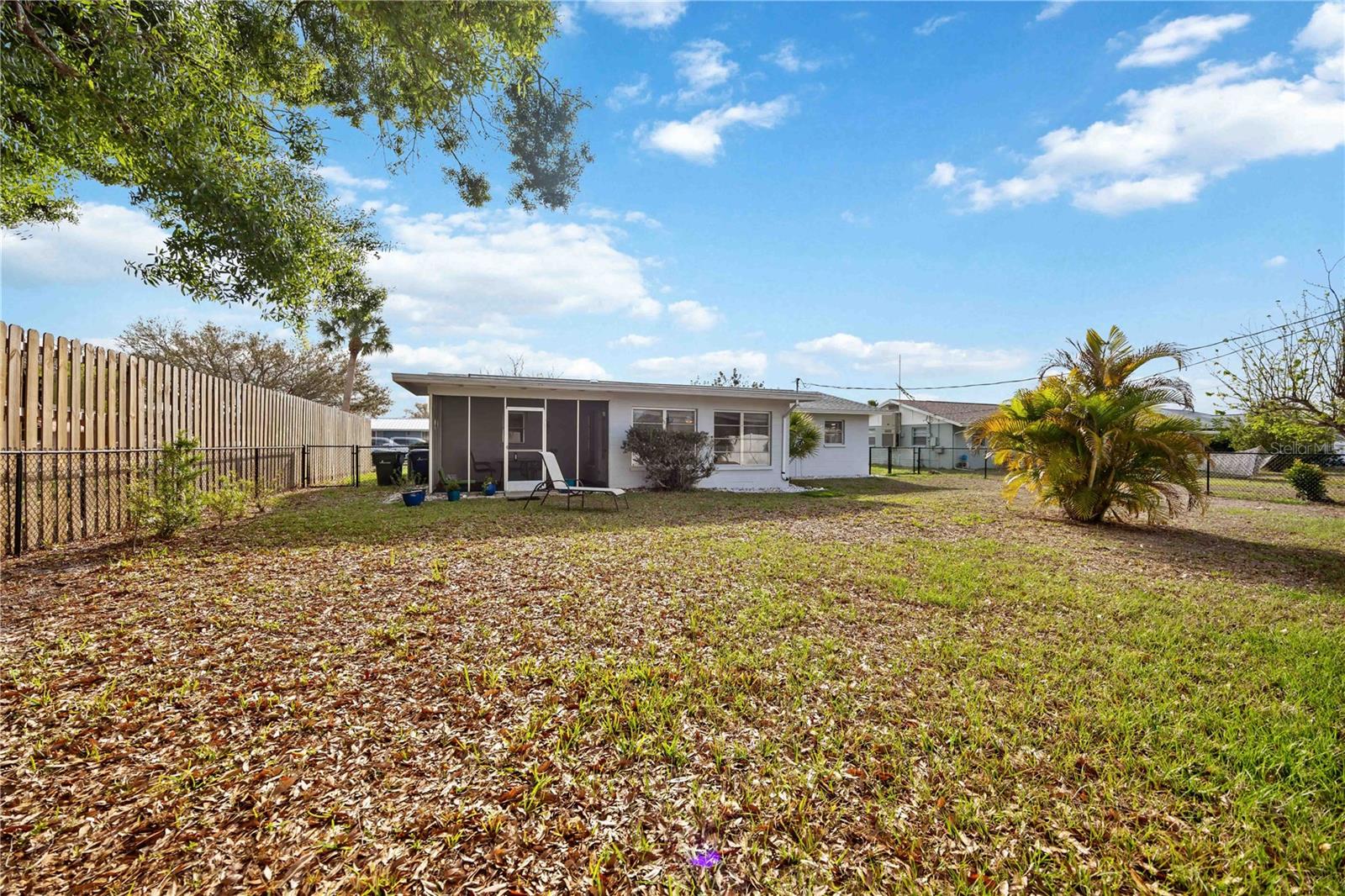 181 SANDHURST DR — photo 44