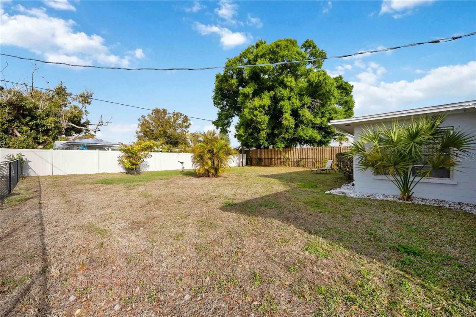 181 SANDHURST DR — photo 46