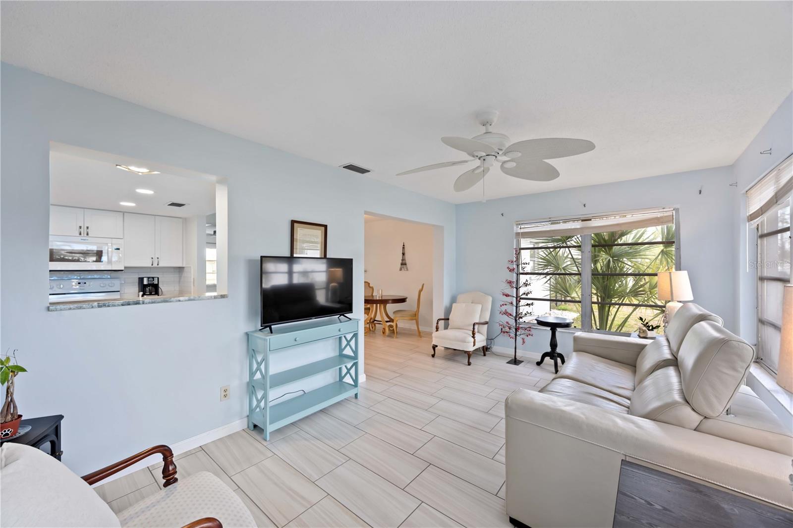 181 SANDHURST DR — photo 23