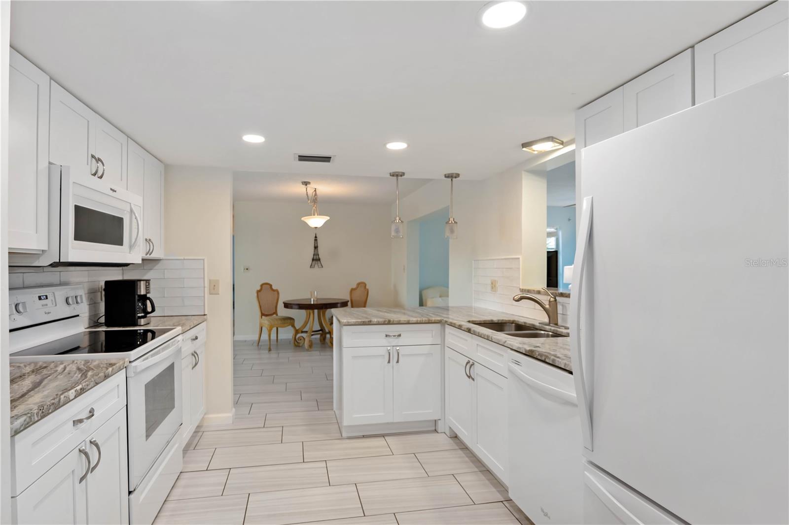 181 SANDHURST DR — photo 13