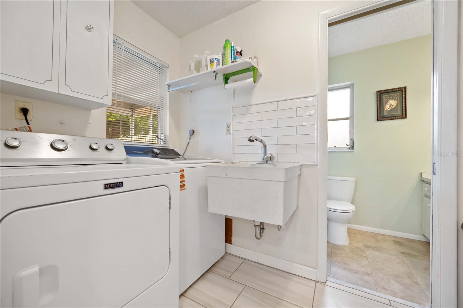 181 SANDHURST DR — photo 25