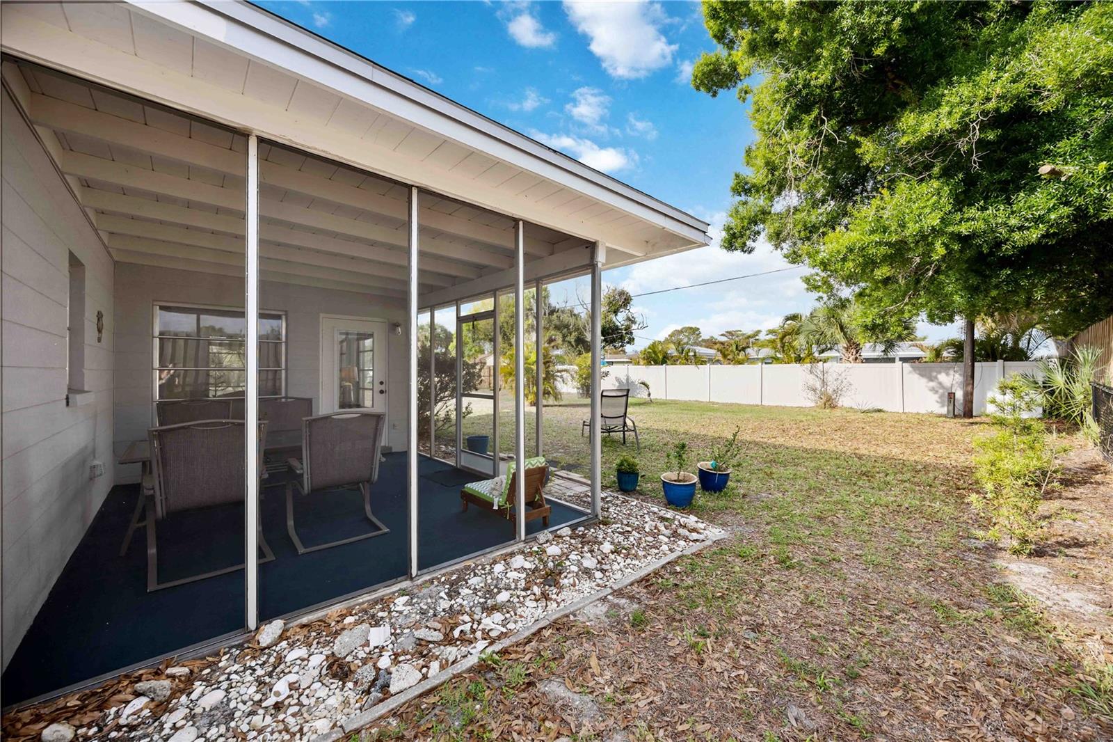 181 SANDHURST DR — photo 48