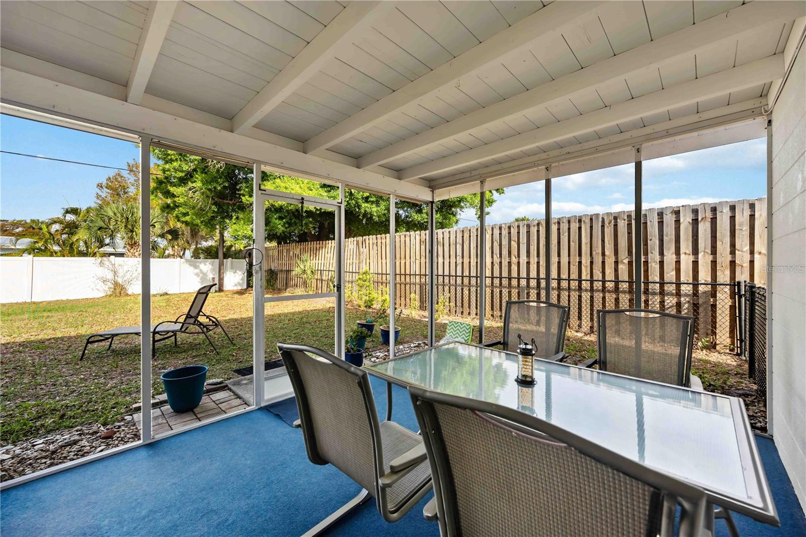 181 SANDHURST DR — photo 42