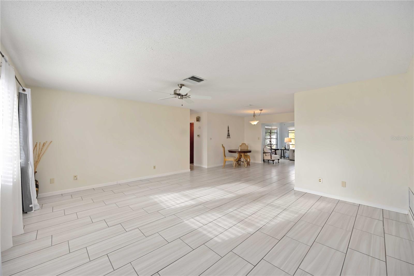 181 SANDHURST DR — photo 7