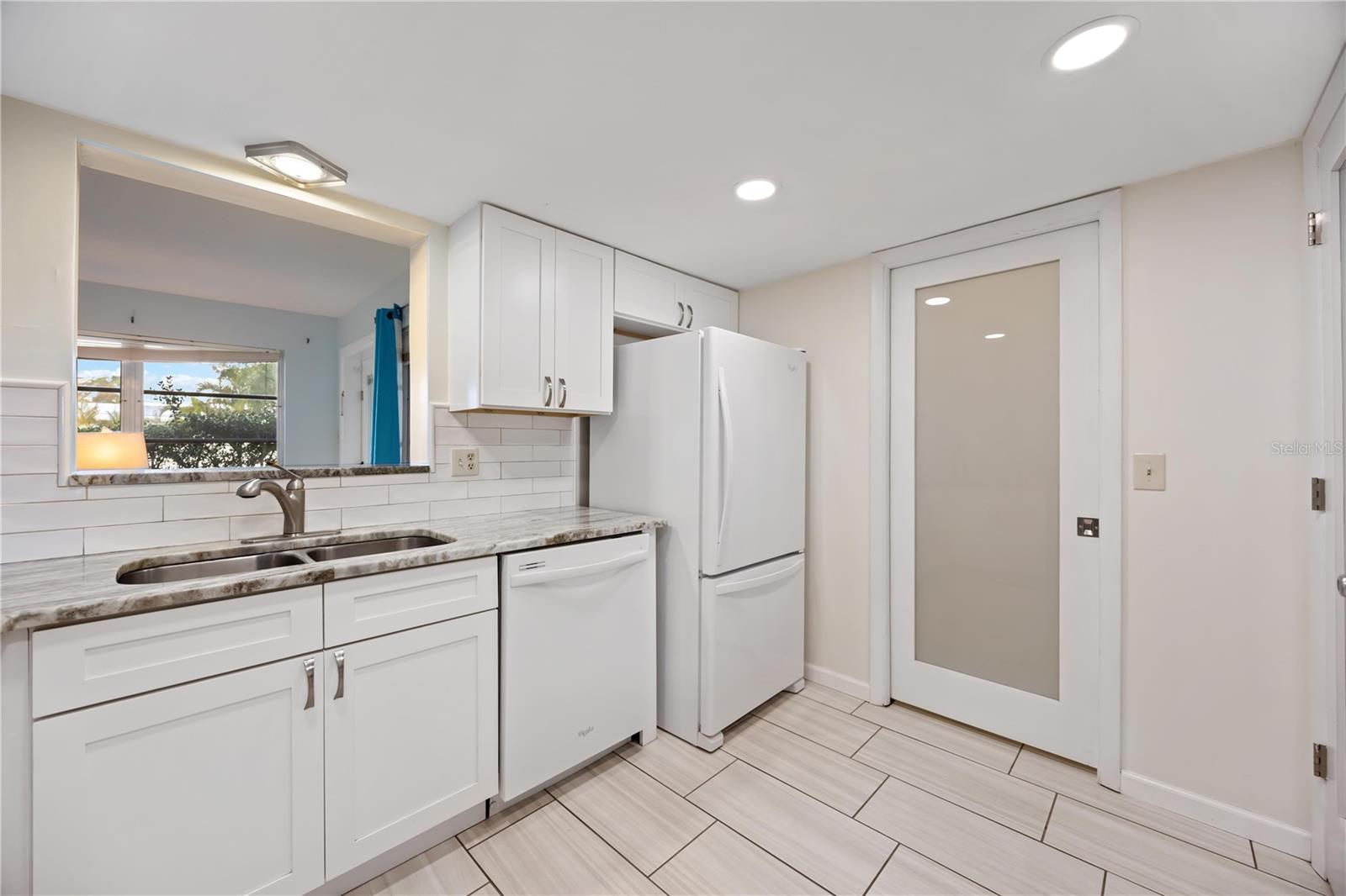 181 SANDHURST DR — photo 18