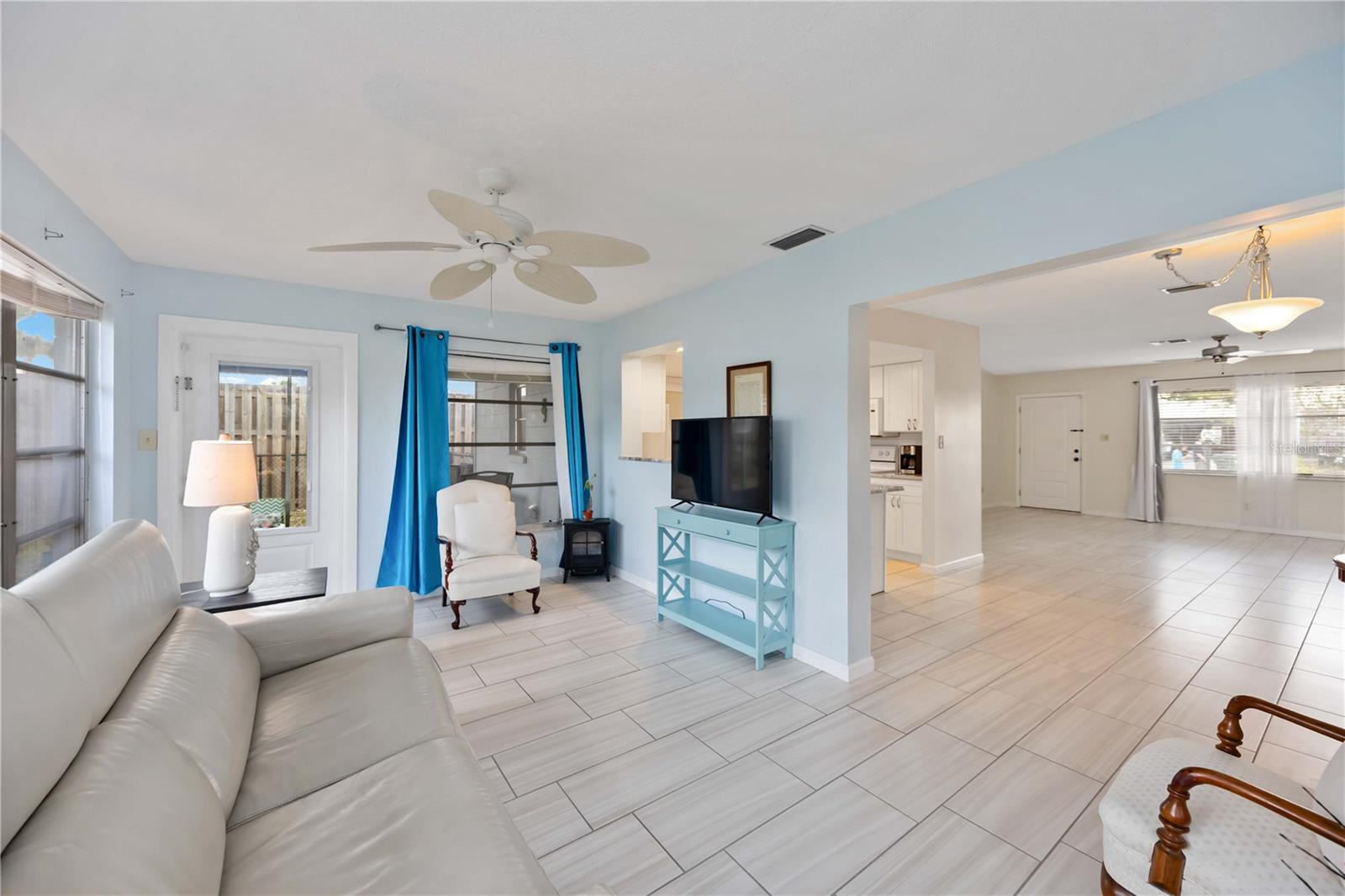 181 SANDHURST DR — photo 22