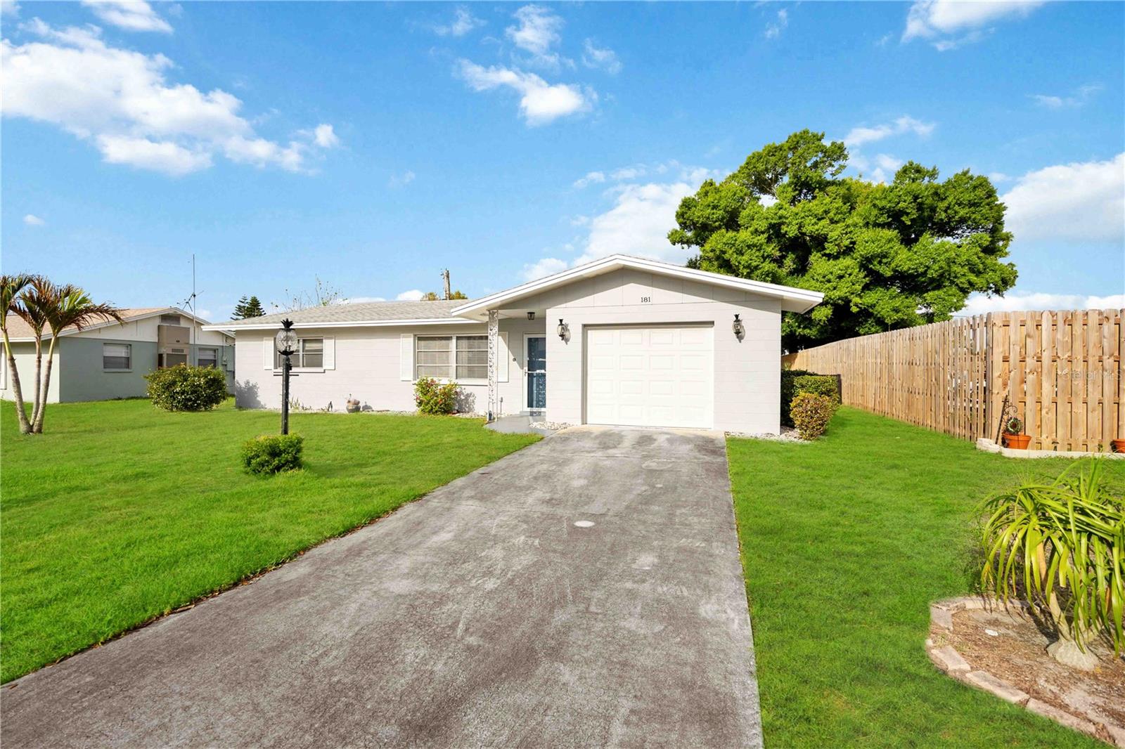 181 SANDHURST DR — photo 3