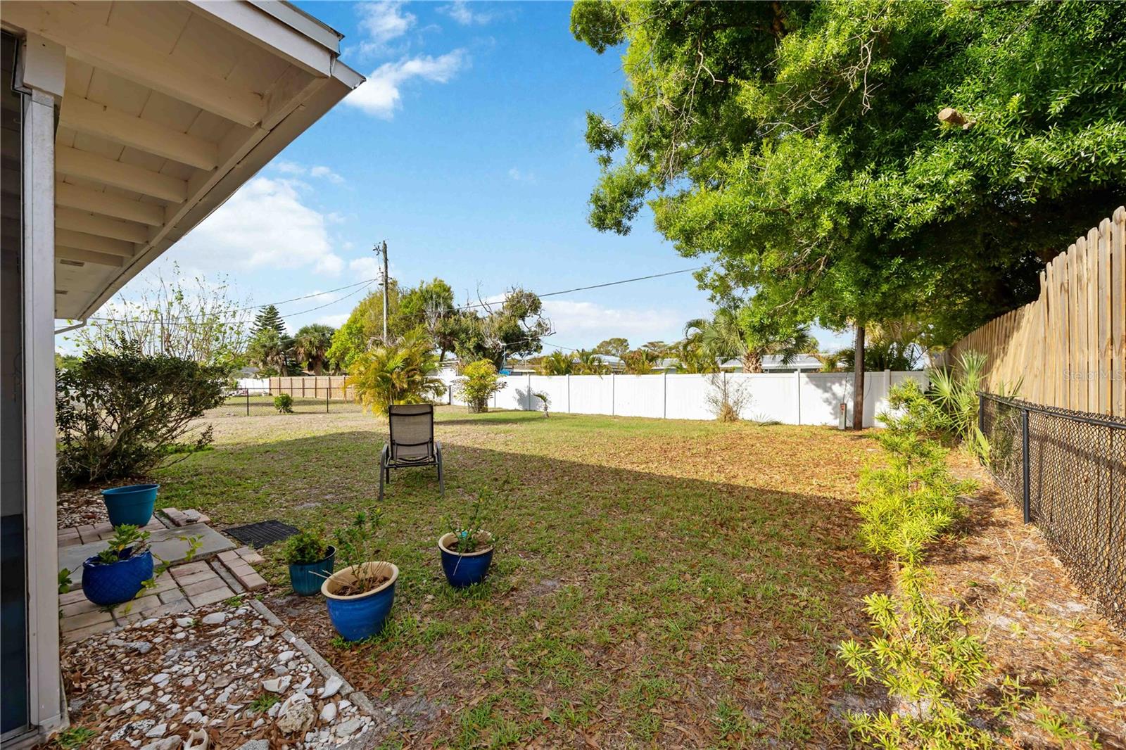 181 SANDHURST DR — photo 47