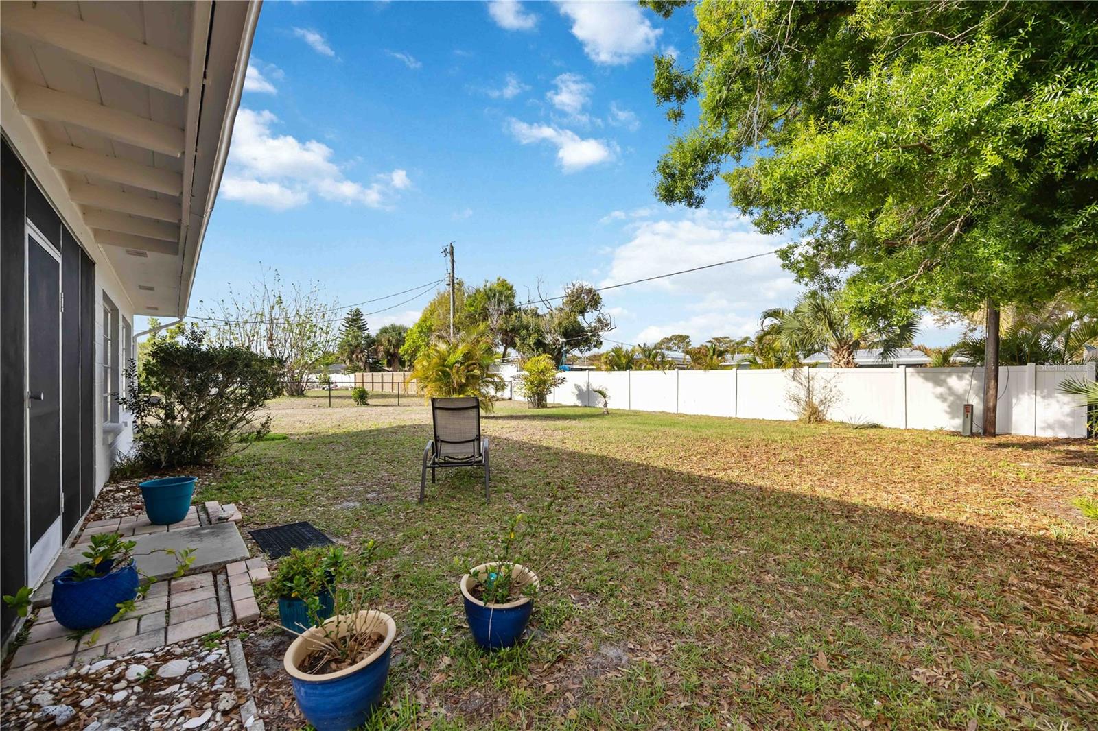 181 SANDHURST DR — photo 43