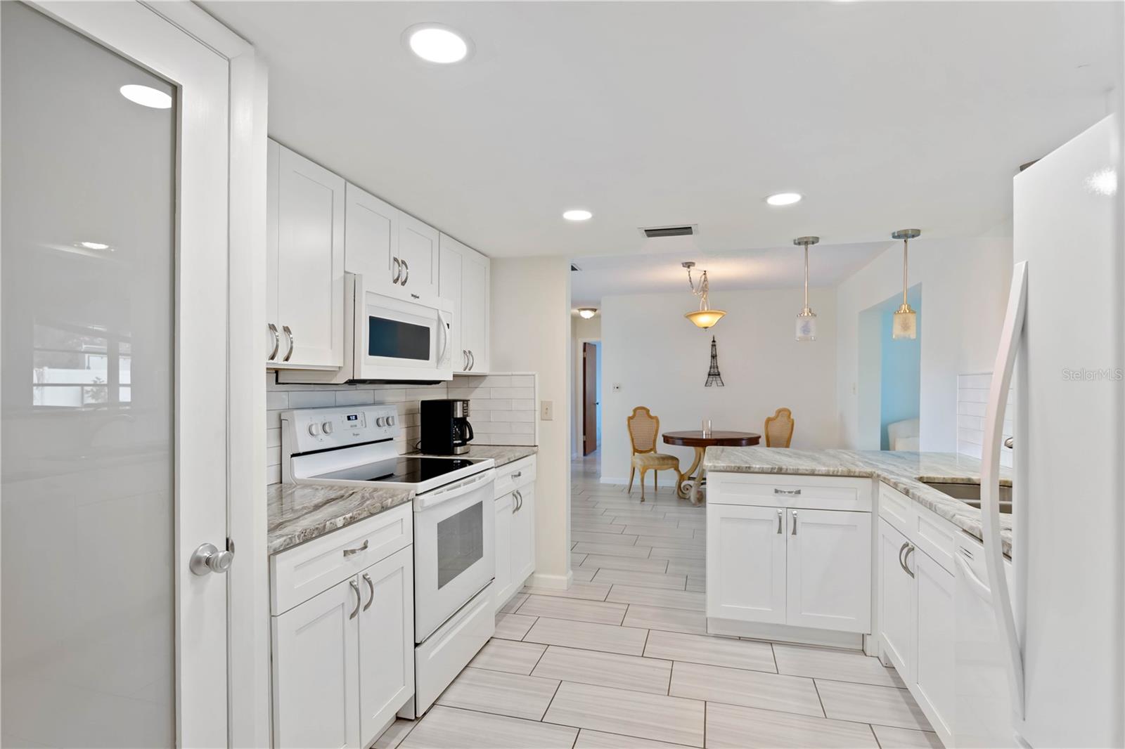 181 SANDHURST DR — photo 14