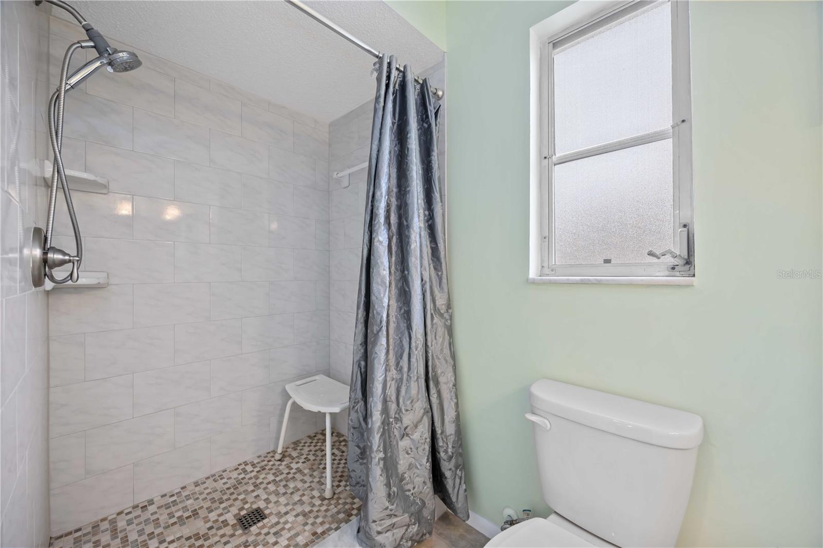 181 SANDHURST DR — photo 26