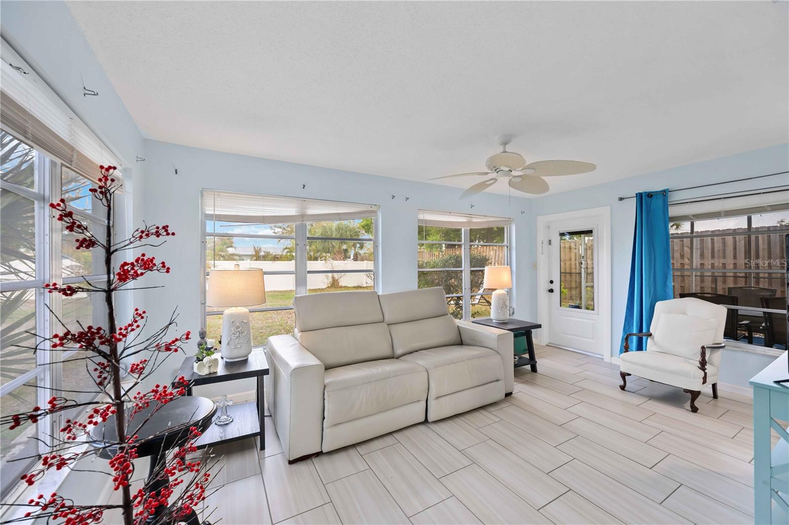181 SANDHURST DR — photo 21