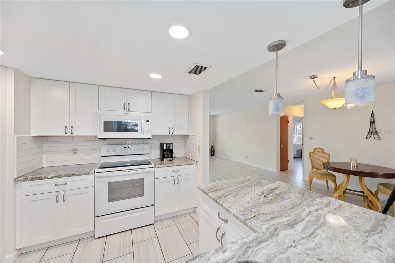 181 SANDHURST DR — photo 19