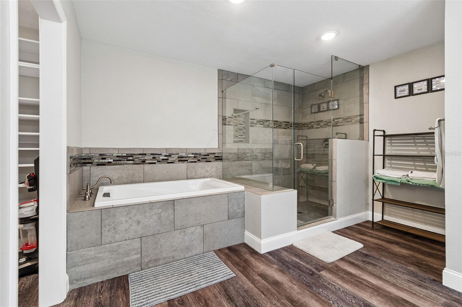 9901 BAY DR — photo 19