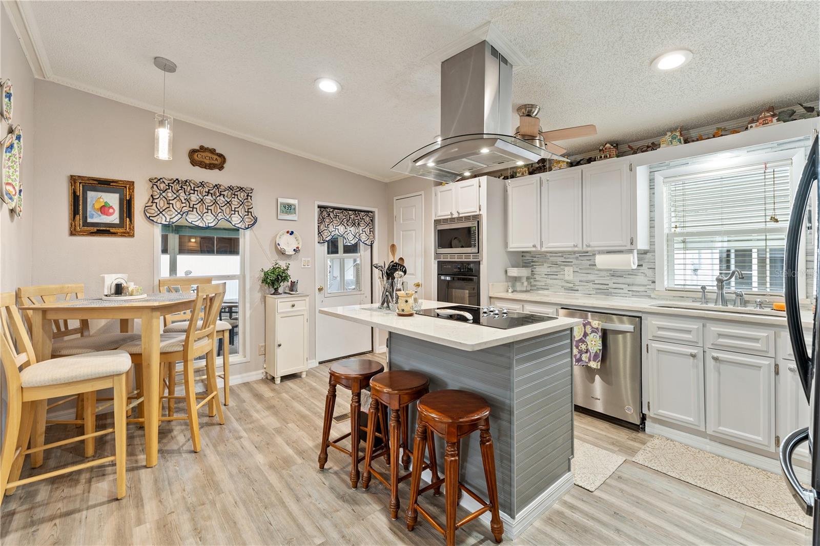 3120 POND HOLLOW ST — photo 2