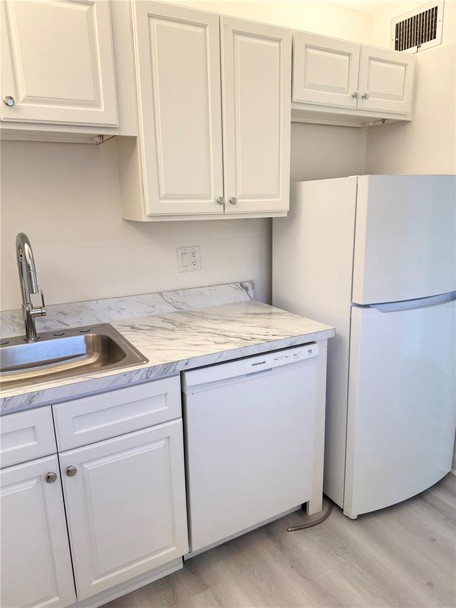 7425 BAY ISLAND DR S #103 — photo 17