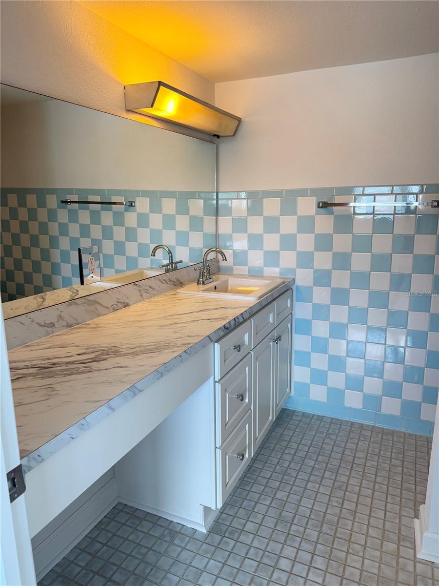 7425 BAY ISLAND DR S #103 — photo 11