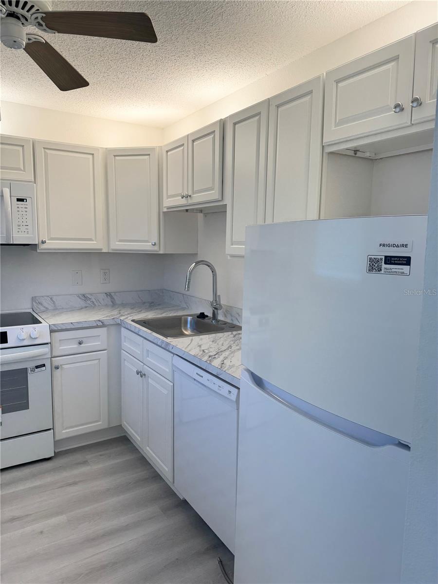7425 BAY ISLAND DR S #103 — photo 9