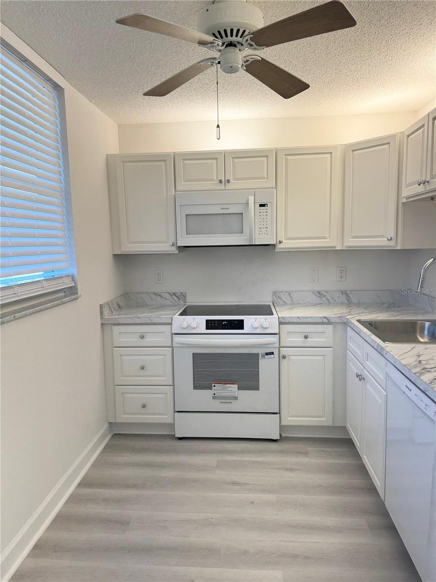 7425 BAY ISLAND DR S #103 — photo 8