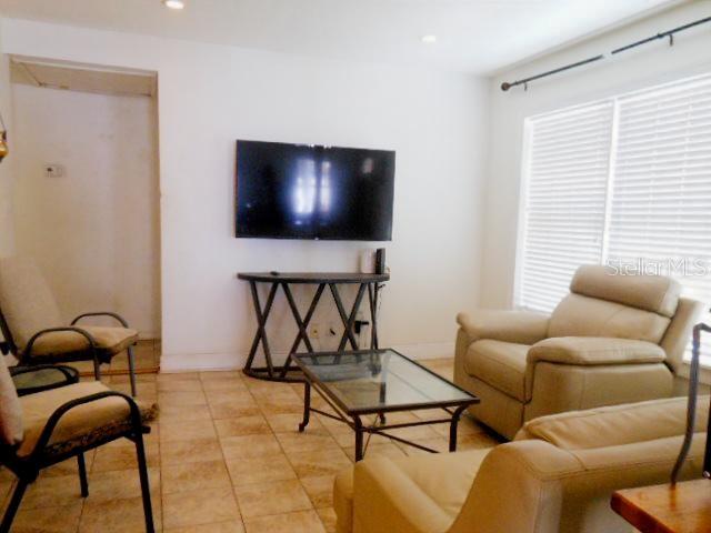 2925 W PARIS ST — photo 5