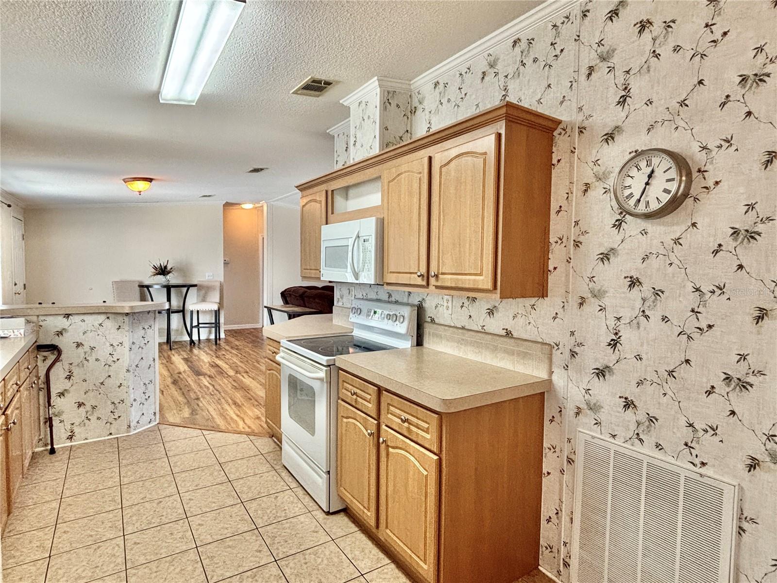 136 AMERICANA CT NE #230 — photo 8
