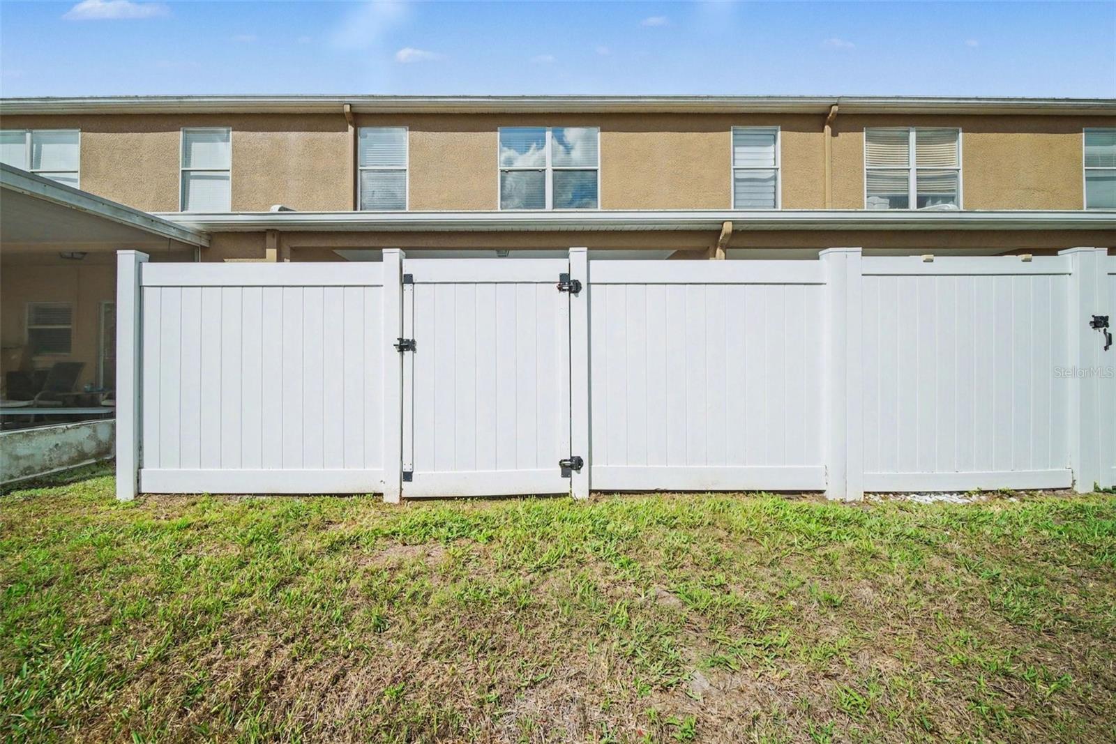 1246 CHARLESWORTH DR — photo 26