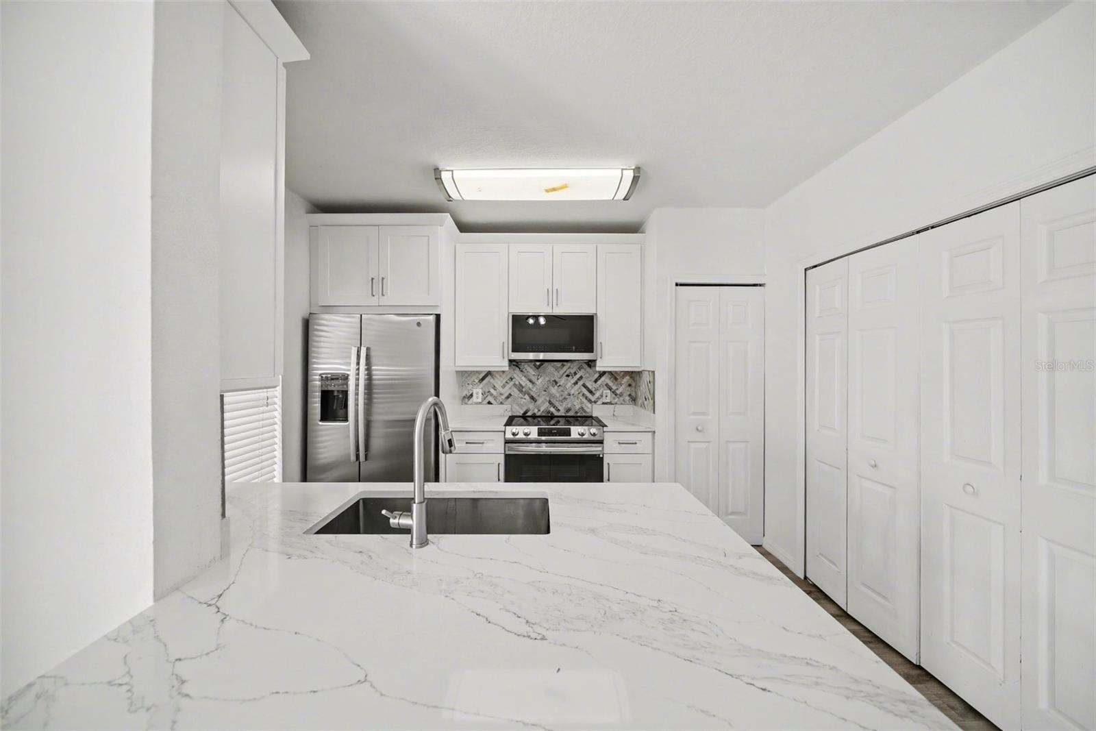 1246 CHARLESWORTH DR — photo 11