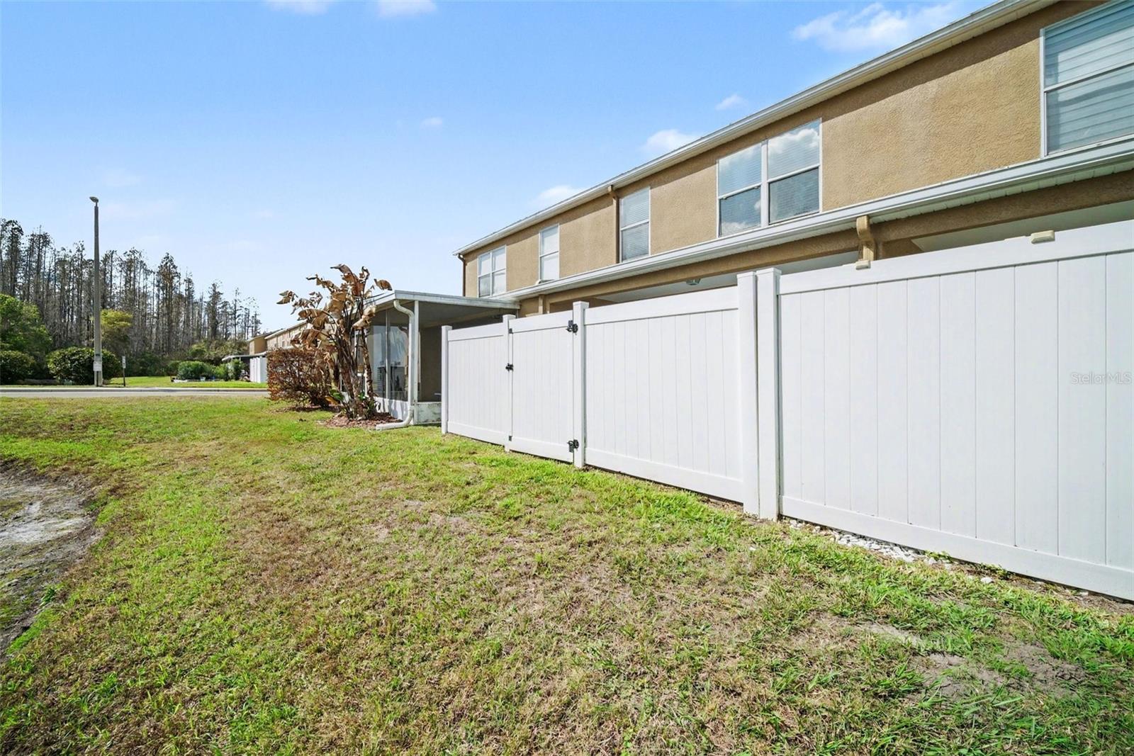 1246 CHARLESWORTH DR — photo 25