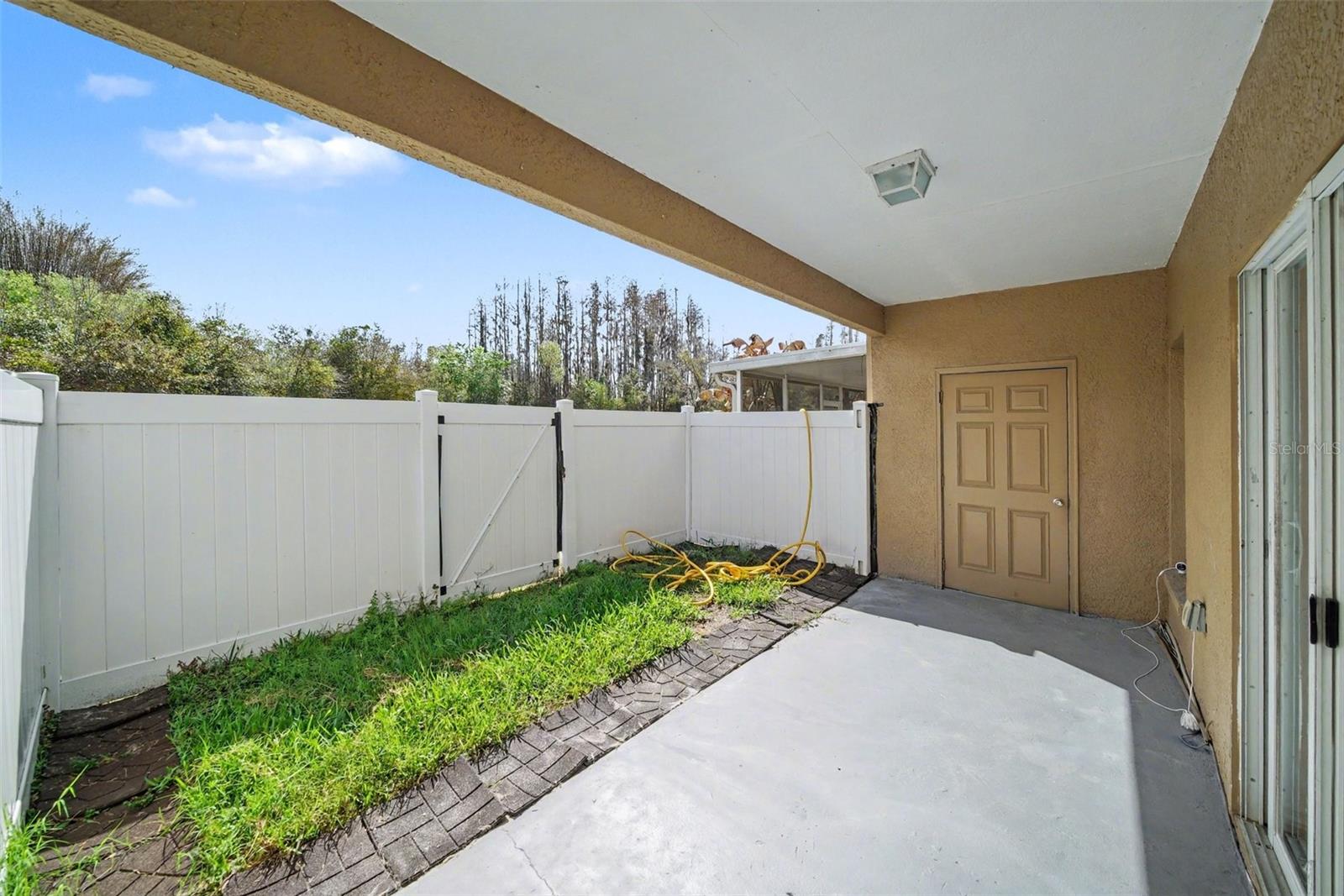 1246 CHARLESWORTH DR — photo 24