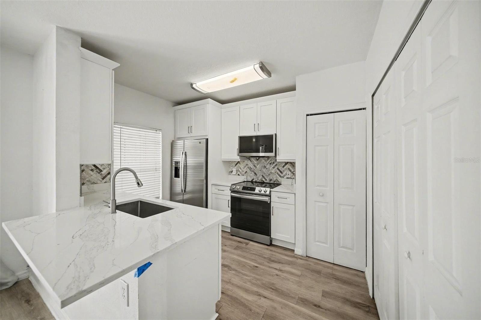 1246 CHARLESWORTH DR — photo 10