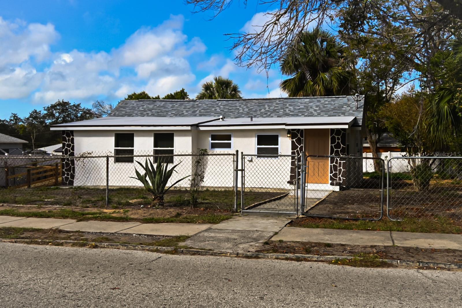 426 S DISSTON AVE — photo 2