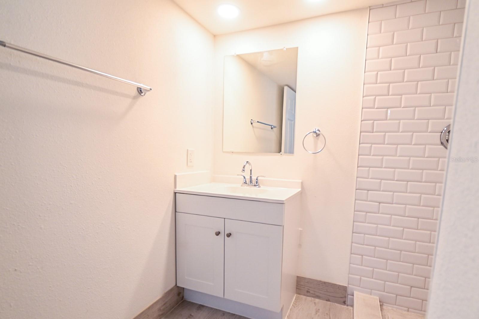 426 S DISSTON AVE — photo 23