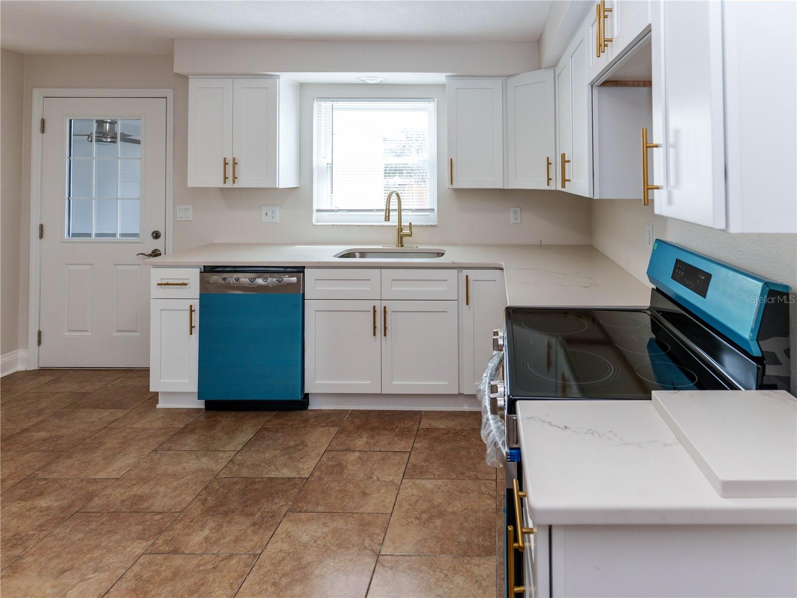 7434 MAKO DR — photo 6