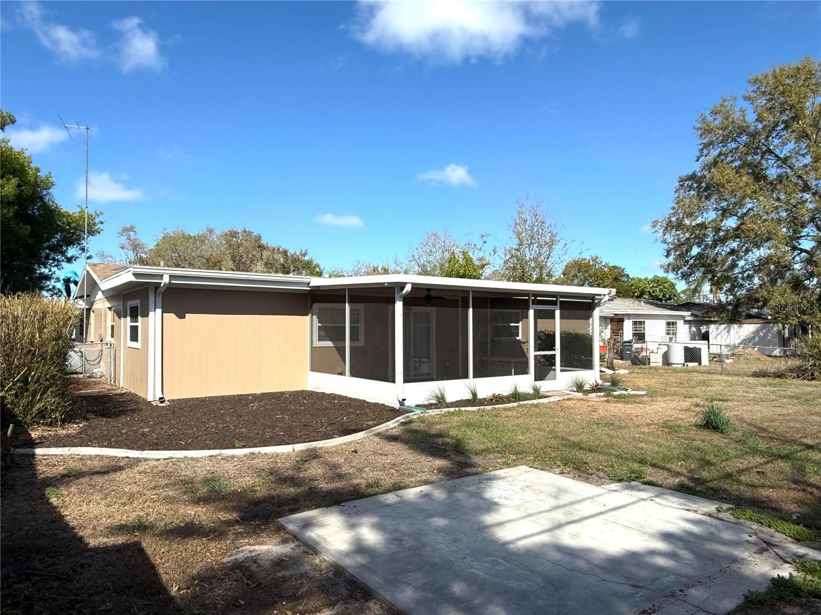 3715 SHARONDALE DR — photo 22