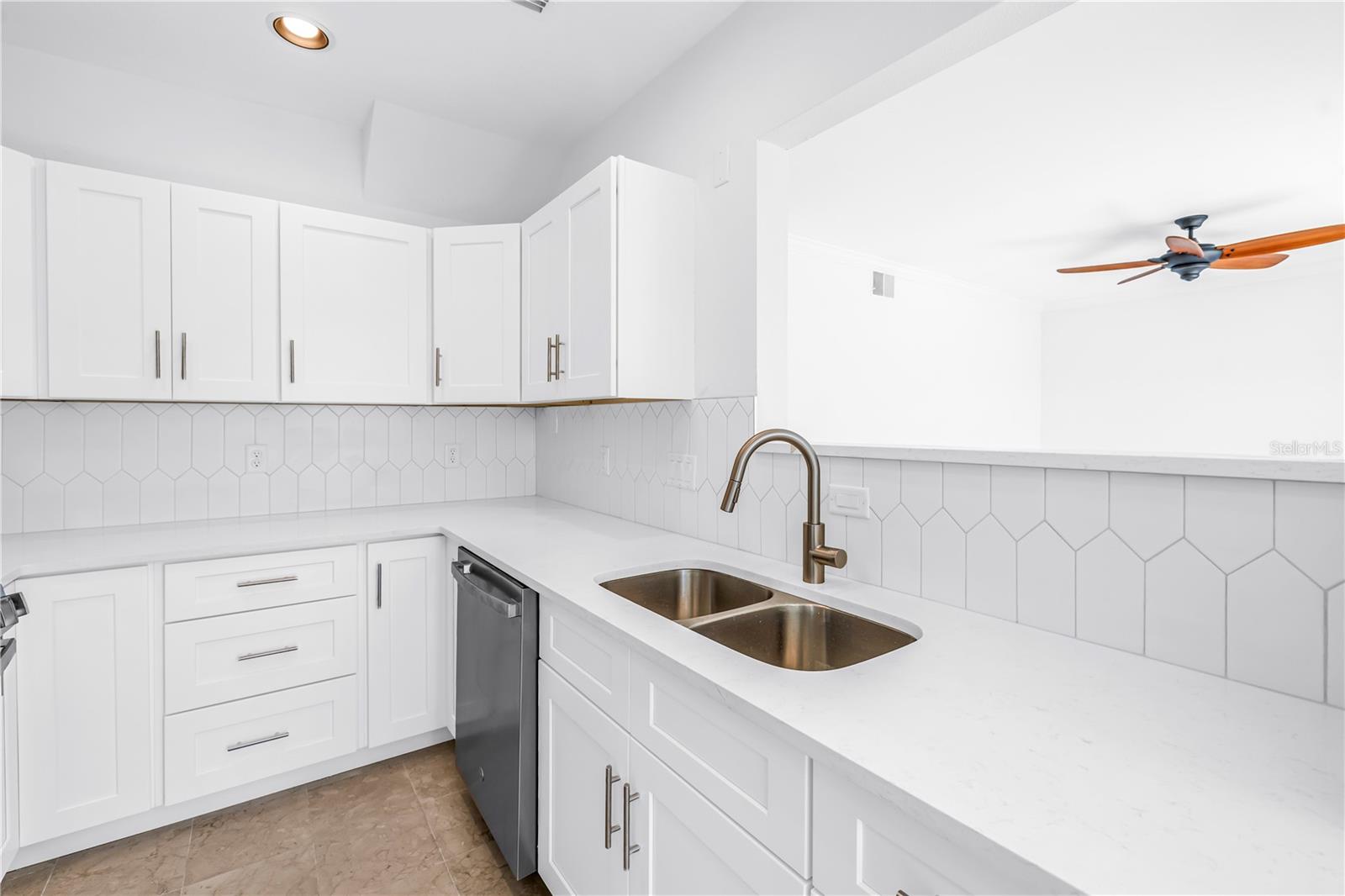 509 PLAZA SEVILLE CT #19 — photo 18