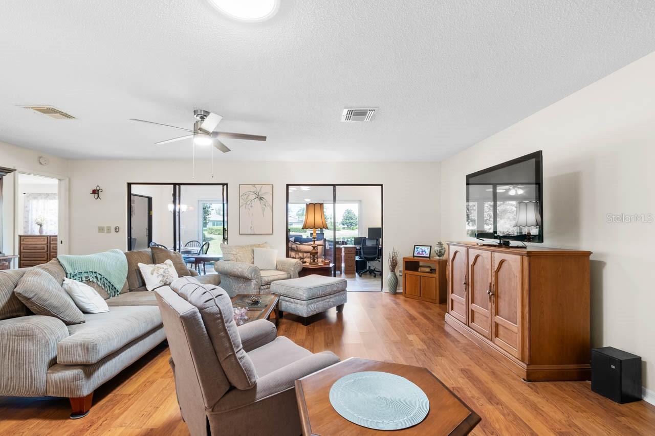 1415 LANGLEY DR — photo 15
