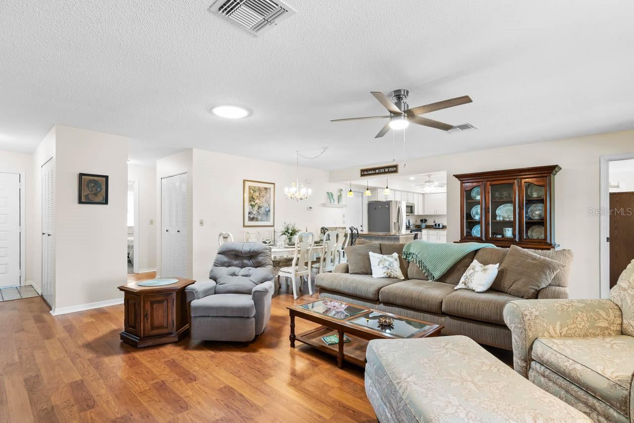 1415 LANGLEY DR — photo 13