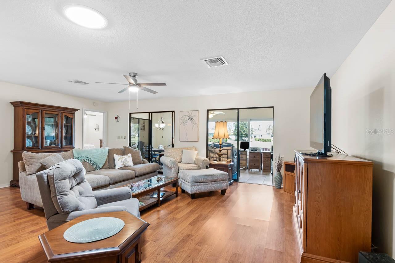 1415 LANGLEY DR — photo 12