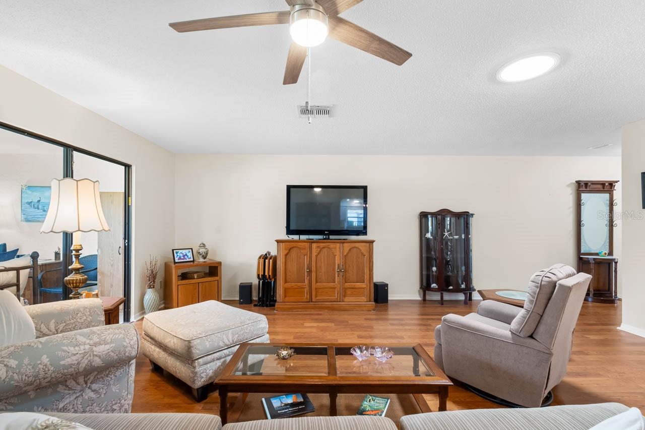 1415 LANGLEY DR — photo 14