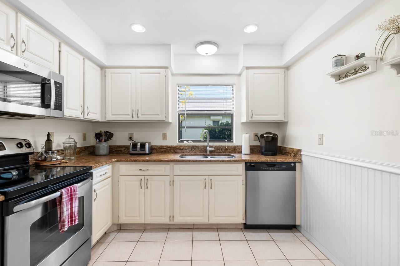 1415 LANGLEY DR — photo 19
