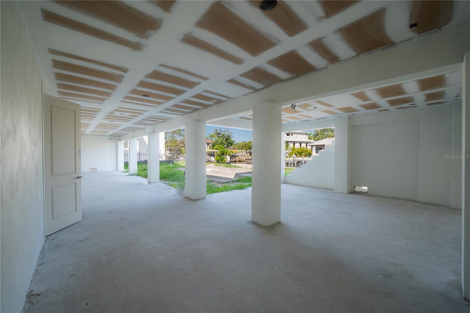 654 GENEVA PL — photo 38