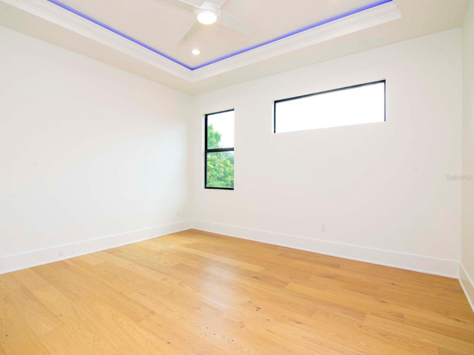 654 GENEVA PL — photo 29