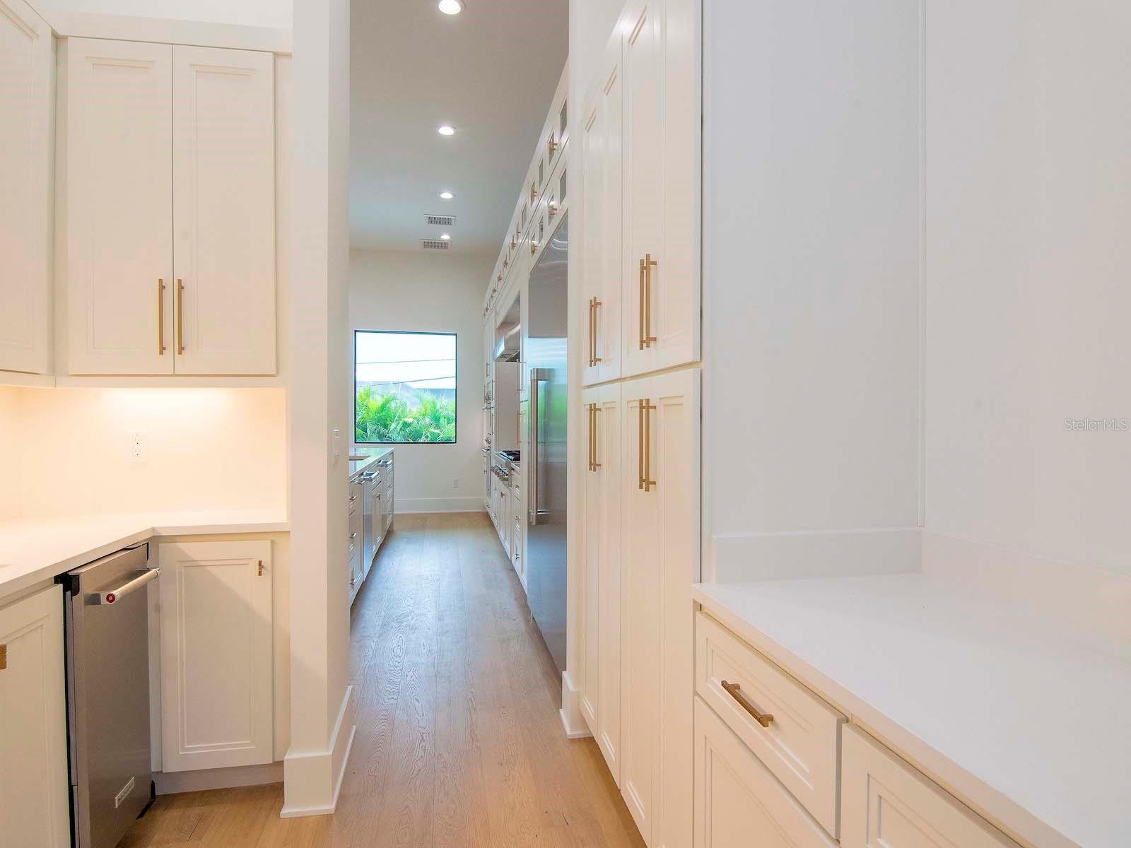 654 GENEVA PL — photo 8