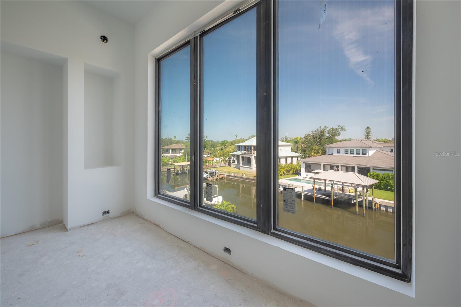 654 GENEVA PL — photo 21