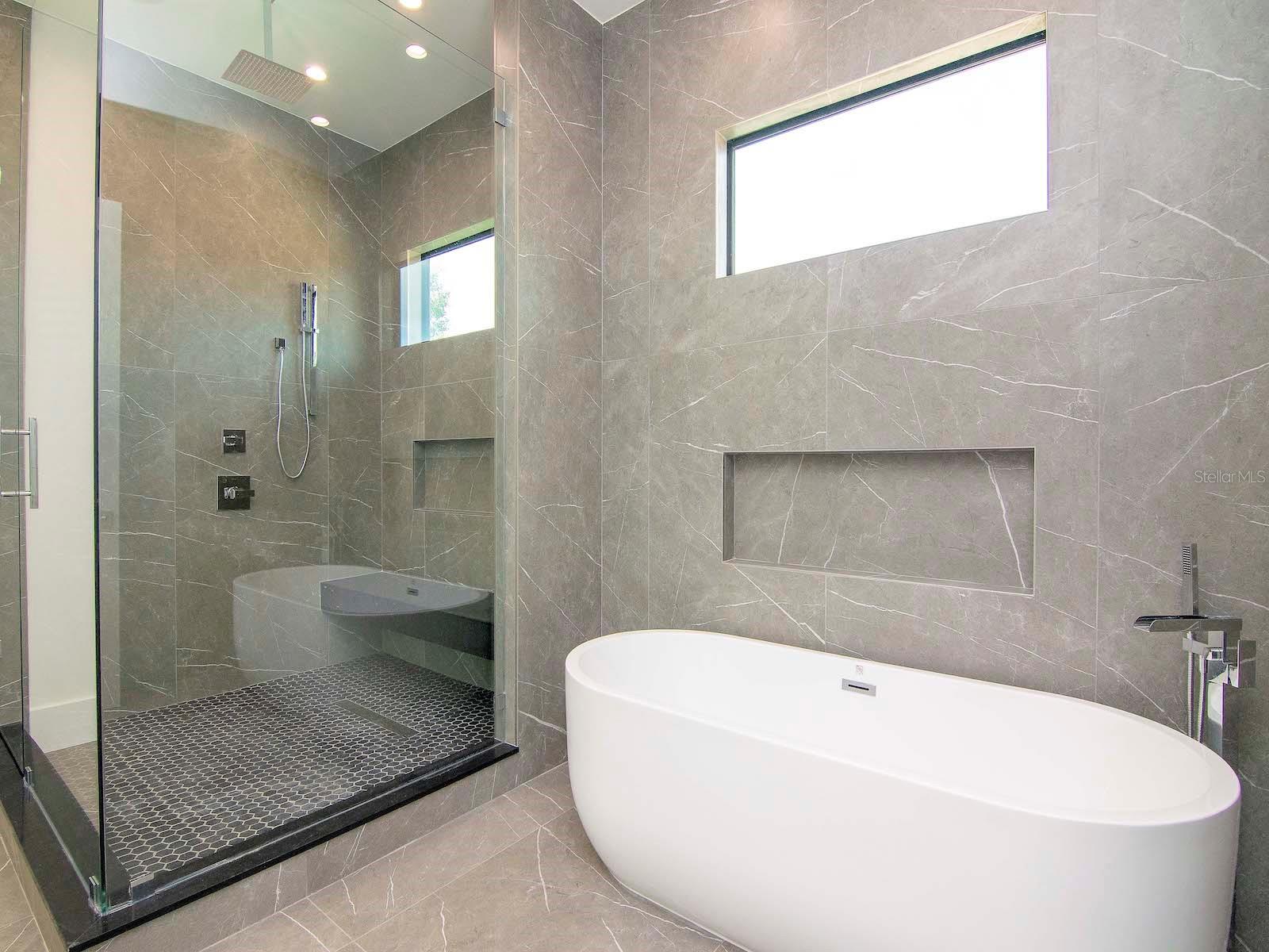 654 GENEVA PL — photo 26