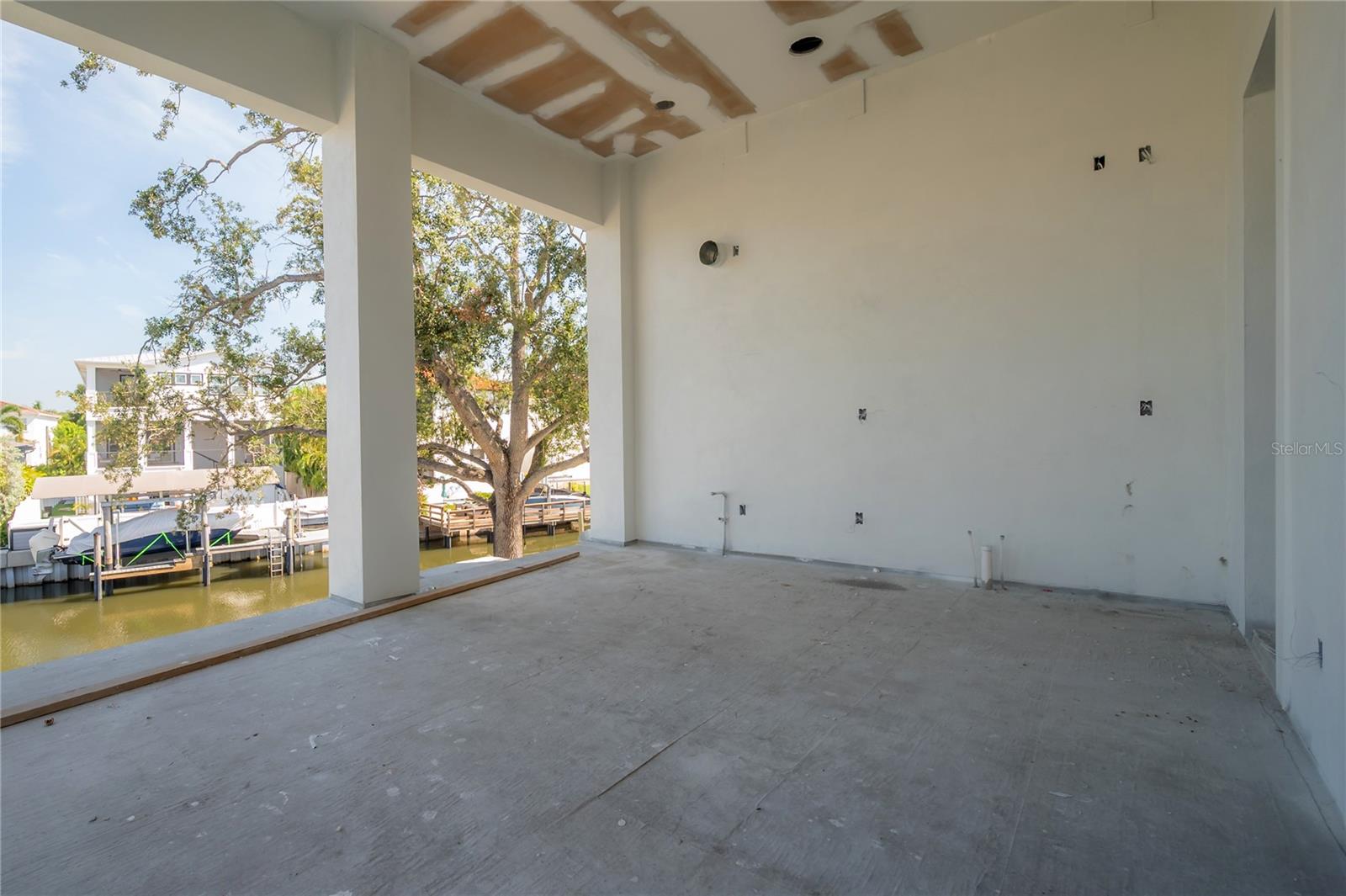 654 GENEVA PL — photo 31