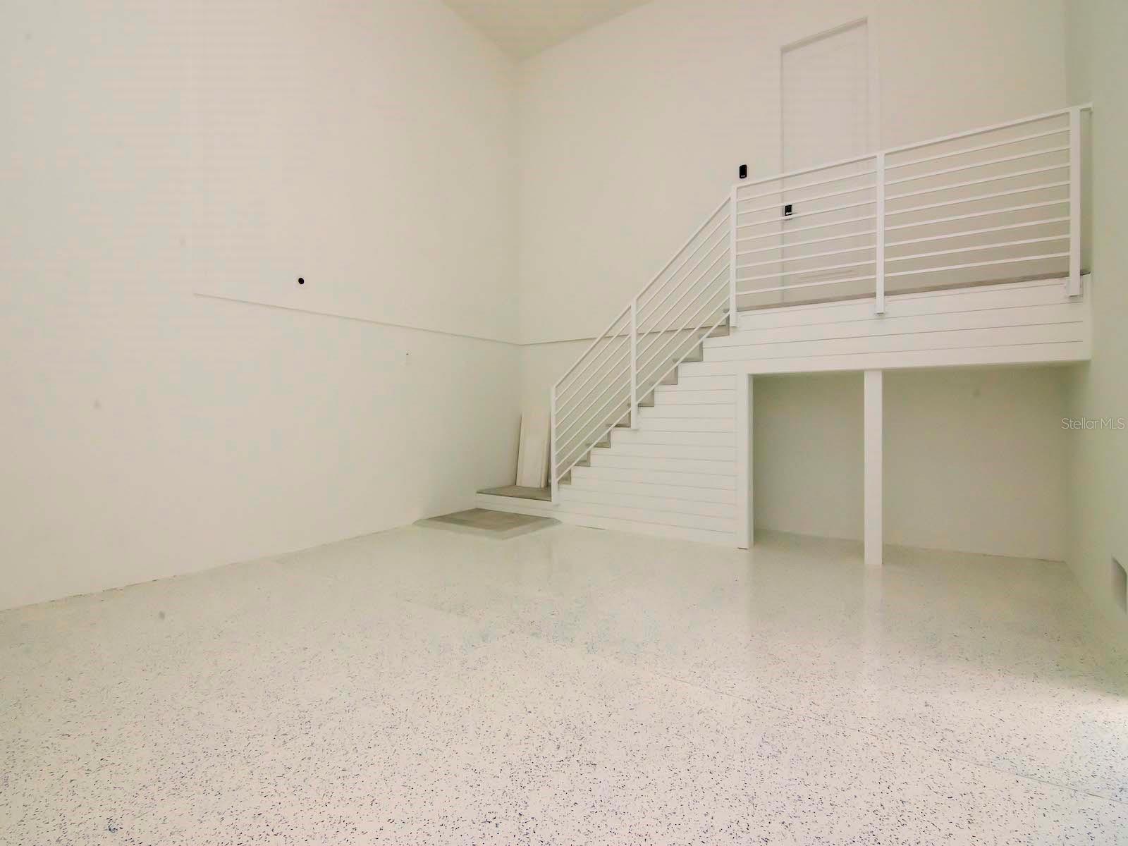 654 GENEVA PL — photo 55