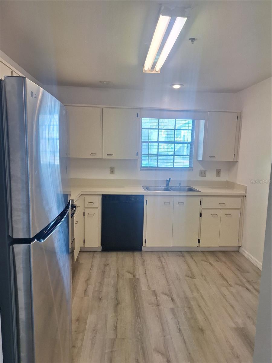 11910 SKYLAKE PL #E — photo 6