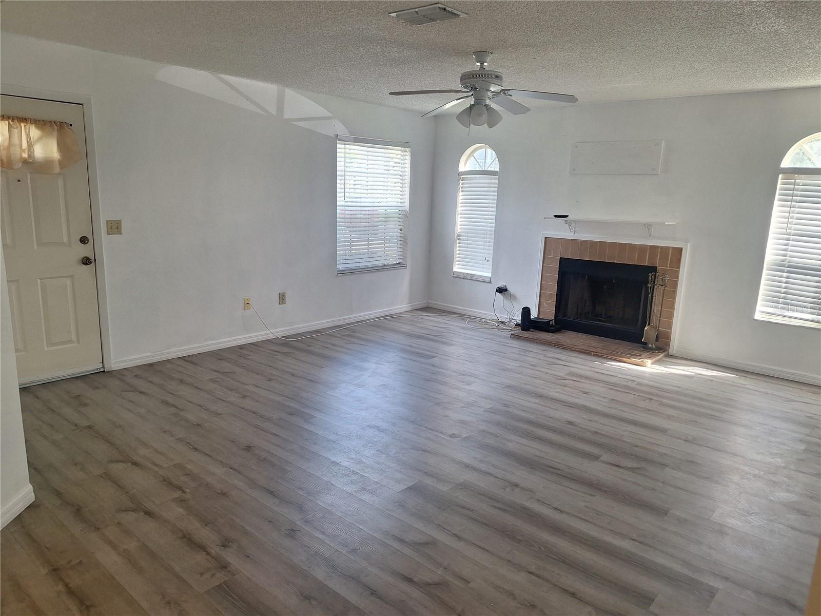 11910 SKYLAKE PL #E — photo 3